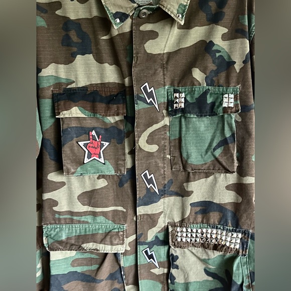 CAMO/ MILITARY JACKET/ TOP-ON BACK—MILITARY WITH STUDS—CUSTOM-OVERSIZED —COOL 🔥 - Picture 13 of 16